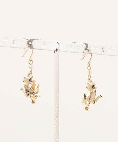 GGD SELECT（ジージーディー　セレクト）の「ツルともみじのひっかけピアス ゴールド[ACCACC]（ピアス（両耳用）・レディース・ゴールド・FREE）」の2枚目の写真