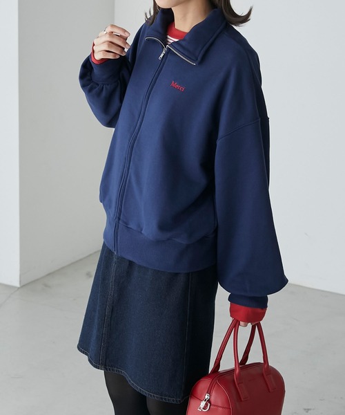 BONLECILL（ボンルシール）の「Merci刺繍 ハイネック ジップアップスウェットプルオーバー（スウェット・レディース・ブラック/ネイビー/グレー/レッド・FREE）」の7枚目の写真