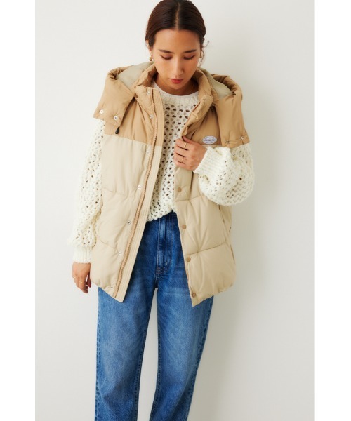 RODEO CROWNS WIDE BOWL（ロデオクラウンズワイドボウル）の「ブロッキングフードロゴベスト（ダウンベスト・レディース・ライトベージュ/ピンク/ブラック・FREE）」の8枚目の写真