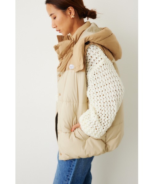 RODEO CROWNS WIDE BOWL（ロデオクラウンズワイドボウル）の「ブロッキングフードロゴベスト（ダウンベスト・レディース・ライトベージュ/ピンク/ブラック・FREE）」の9枚目の写真