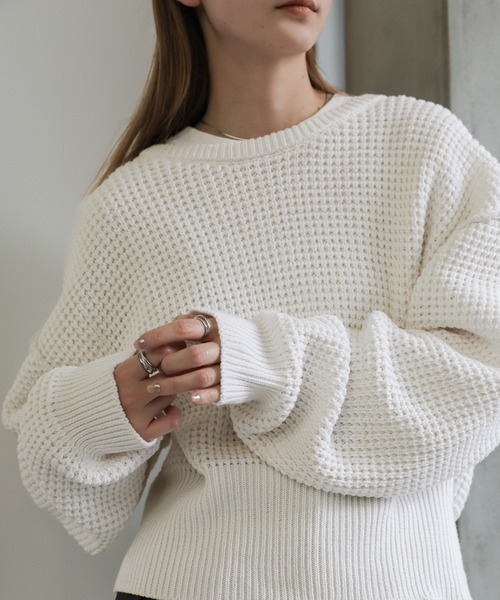 select MOCA(セレクトモカ)の「ワッフルコットンリンキングショートニット(ニット/セーター・レディース・ブラック/サックスブルー/オフホワイト・FREE)」の2枚目の写真
