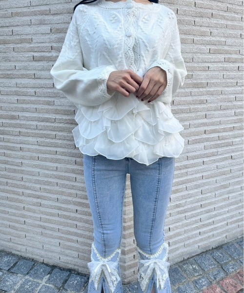 MORE self LOVE（モアセルフラブ）の「ビッグリボンストーンデニム（デニムパンツ・レディース・ライトブルー・FREE）」の4枚目の写真