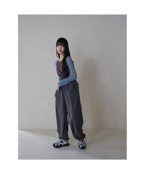 Uenui（ウニュイ）の「サイドフリル ナイロン パンツ ワイドパンツ イージーパンツ（その他パンツ・レディース・ブラック/グレー・FREE）」の12枚目の写真