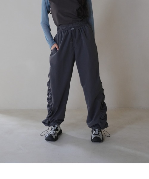 Uenui（ウニュイ）の「サイドフリル ナイロン パンツ ワイドパンツ イージーパンツ（その他パンツ・レディース・ブラック/グレー・FREE）」の15枚目の写真