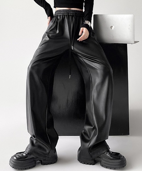gossip!ロサンゼルス(ゴシップロサンゼルス)の「YUGA ハイウエスト PUレザーパンツ(その他パンツ・レディース・ブラック・M/L)」の4枚目の写真
