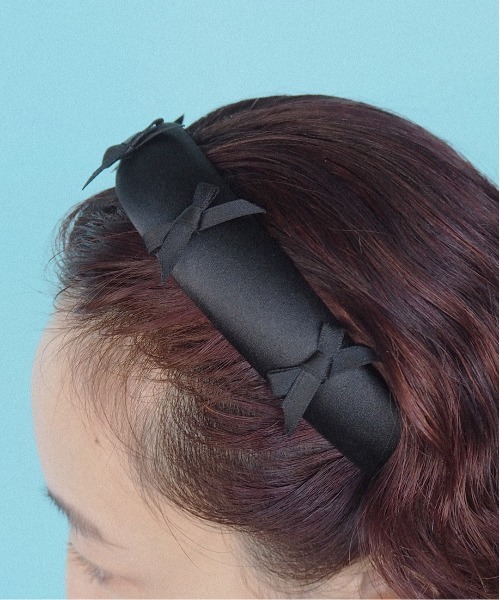 Casselini(キャセリーニ)の「Casselini(キャセリーニ)サテンリボンカチューシャ(カチューシャ・レディース・ブラック・FREE)」の3枚目の写真
