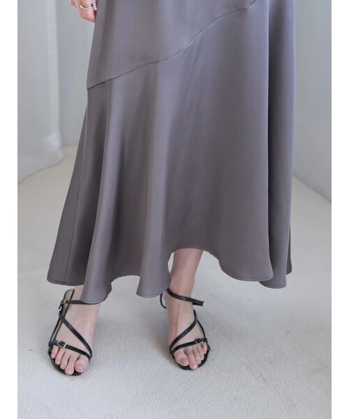 YECCA VECCA(イェッカヴェッカ)の「アシメマーメイドサテンスカート(スカート・レディース・ピンク/グレイッシュベージュ/チャコールグレー・S/M)」の19枚目の写真