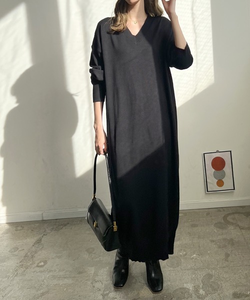 Futier land(フューティアランド)の「Vネックニットロングワンピース(ワンピース・レディース・ブラック/ブルーグレー/グレー×ホワイト・FREE)」の16枚目の写真