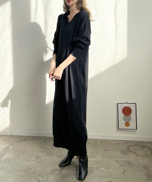 Futier land(フューティアランド)の「Vネックニットロングワンピース(ワンピース・レディース・ブラック/ブルーグレー/グレー×ホワイト・FREE)」の13枚目の写真