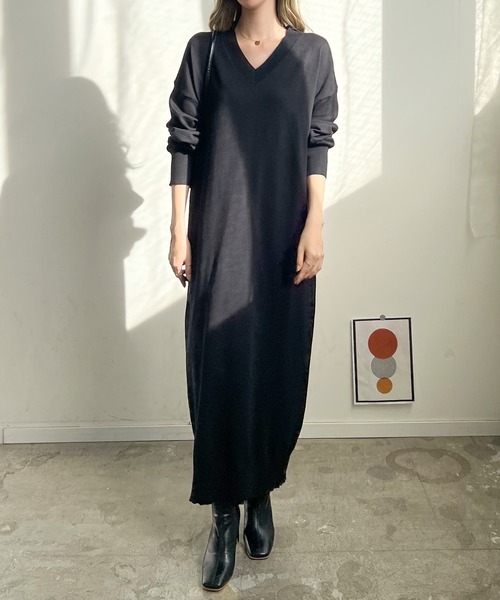 Futier land(フューティアランド)の「Vネックニットロングワンピース(ワンピース・レディース・ブラック/ブルーグレー/グレー×ホワイト・FREE)」の12枚目の写真