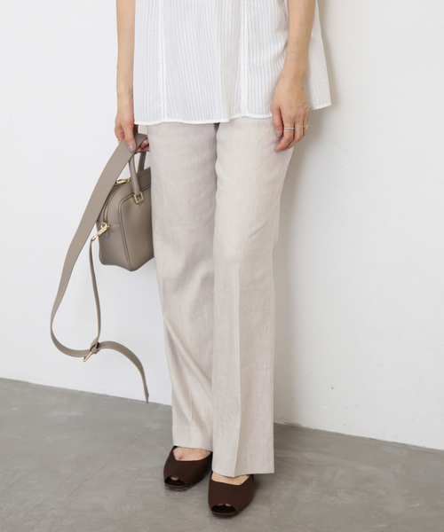 IENA（イエナ）の「フレアトラウザーパンツ（スラックス・レディース・ベージュ/ネイビー/ピンク/エメラルドブルー・34/36/38/40）」の2枚目の写真
