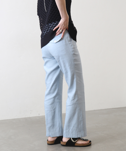 IENA（イエナ）の「フレアトラウザーパンツ（スラックス・レディース・ベージュ/ネイビー/ピンク/エメラルドブルー・34/36/38/40）」の3枚目の写真