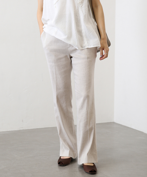 IENA（イエナ）の「フレアトラウザーパンツ（スラックス・レディース・ベージュ/ネイビー/ピンク/エメラルドブルー・34/36/38/40）」の9枚目の写真