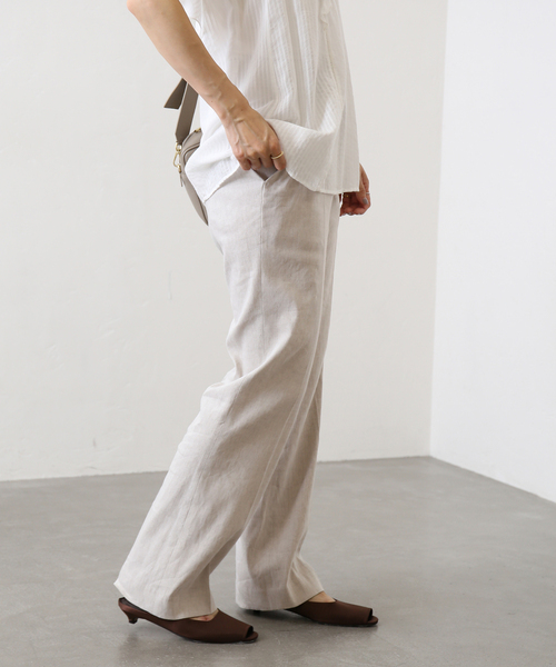 IENA（イエナ）の「フレアトラウザーパンツ（スラックス・レディース・ベージュ/ネイビー/ピンク/エメラルドブルー・34/36/38/40）」の10枚目の写真