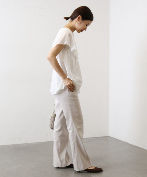 IENA（イエナ）の「フレアトラウザーパンツ（スラックス・レディース・ベージュ/ネイビー/ピンク/エメラルドブルー・34/36/38/40）」の13枚目の写真