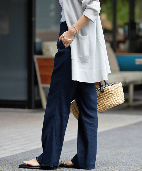 IENA（イエナ）の「フレアトラウザーパンツ（スラックス・レディース・ベージュ/ネイビー/ピンク/エメラルドブルー・34/36/38/40）」の8枚目の写真