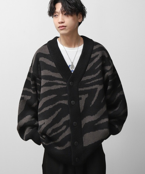 ZIP FIVE（ジップファイブ）の「【CATHYS CLOSET】 オーバーサイズ ゼブラ 春ニット カーディガン / zebra knit cardigan（カーディガン/ボレロ・メンズ・ブラック×ホワイト/ブラック系/ホワイト×ブルー・MEDIUM/LARGE）」の2枚目の写真