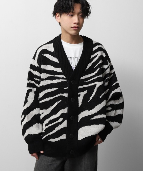 ZIP FIVE（ジップファイブ）の「【CATHYS CLOSET】 オーバーサイズ ゼブラ 春ニット カーディガン / zebra knit cardigan（カーディガン/ボレロ・メンズ・ブラック×ホワイト/ブラック系/ホワイト×ブルー・MEDIUM/LARGE）」の3枚目の写真