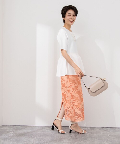 NOLLEY’S Sophi(ノーリーズソフィ)の「《手洗い可能》ペプラムボリュームスリーブプルオーバーニット(ニット/セーター・レディース・ホワイト/ベビーピンク/ブラック・38)」の16枚目の写真