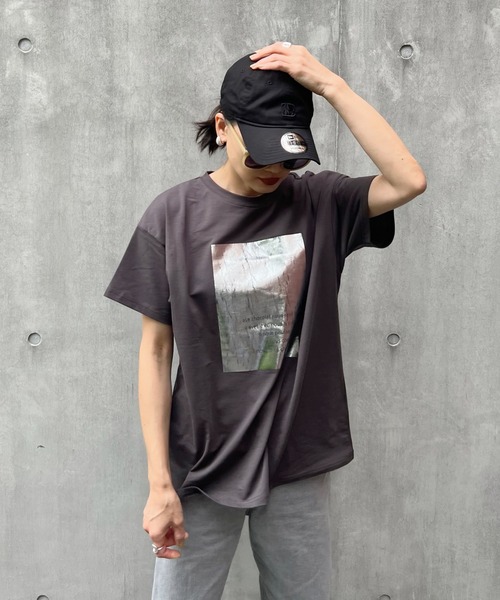 y/m by Yukie（イムバイユキエ）の「箔プリントTシャツ（Tシャツ/カットソー・レディース・オフホワイト/チャコールグレー・FREE）」の11枚目の写真