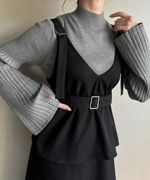 JUNOAH（ジュノア）の「Vネックジャンスカキャミワンピース（ワンピース・レディース・ブラック/チャコール/グレイッシュベージュ/ネイビー/カーキ・LARGE/MEDIUM/X-LARGE）」の2枚目の写真