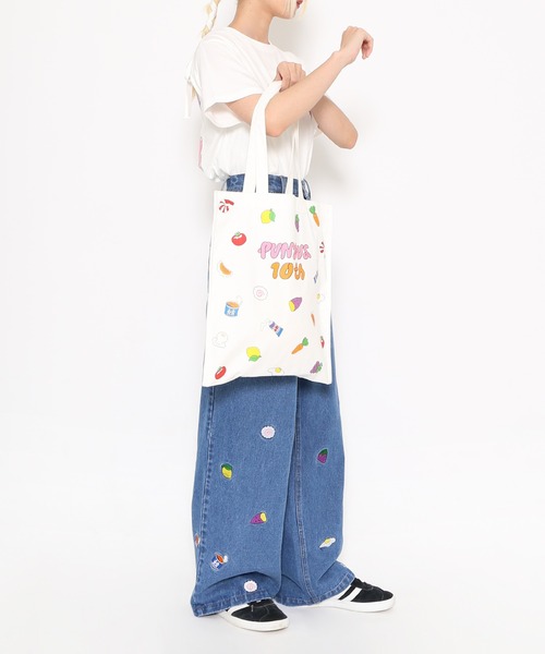 PUNYUS(プニュズ)の「10th anniversary 総柄トートバッグ(トートバッグ・レディース・ホワイト・FREE)」の3枚目の写真