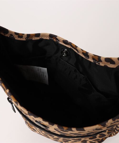 KELTY（ケルティ）の「500mlペットボトルが入る【KELTY】ハーフラウンドショルダーバッグ/MINI CURVE SHOULDER（ショルダーバッグ・レディース・ネイビー/マスタード/その他1/その他2/その他3/モカ/ブラック/グレー系その他/ブラウン系その他/オリーブ/タン/レオパード/セージグリーン/その他4・FREE）」の15枚目の写真