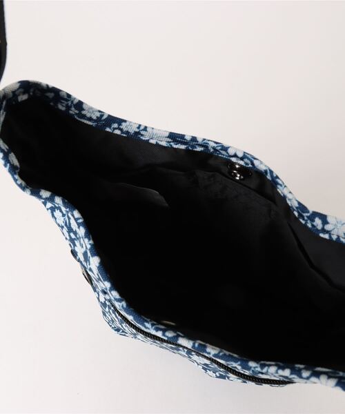 KELTY（ケルティ）の「500mlペットボトルが入る【KELTY】ハーフラウンドショルダーバッグ/MINI CURVE SHOULDER（ショルダーバッグ・レディース・ネイビー/マスタード/その他1/その他2/その他3/モカ/ブラック/グレー系その他/ブラウン系その他/オリーブ/タン/レオパード/セージグリーン/その他4・FREE）」の16枚目の写真