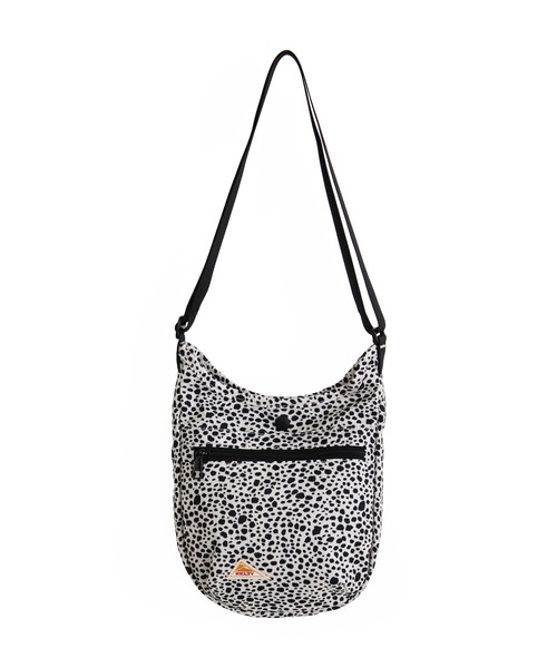 KELTY（ケルティ）の「500mlペットボトルが入る【KELTY】ハーフラウンドショルダーバッグ/MINI CURVE SHOULDER（ショルダーバッグ・レディース・ネイビー/マスタード/その他1/その他2/その他3/モカ/ブラック/グレー系その他/ブラウン系その他/オリーブ/タン/レオパード/セージグリーン/その他4・FREE）」の11枚目の写真