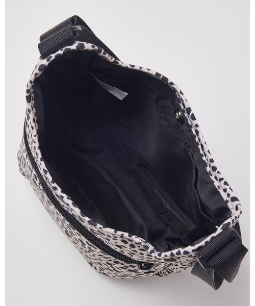 KELTY（ケルティ）の「500mlペットボトルが入る【KELTY】ハーフラウンドショルダーバッグ/MINI CURVE SHOULDER（ショルダーバッグ・レディース・ネイビー/マスタード/その他1/その他2/その他3/モカ/ブラック/グレー系その他/ブラウン系その他/オリーブ/タン/レオパード/セージグリーン/その他4・FREE）」の21枚目の写真