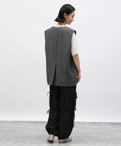 LAKOLE(ラコレ)の「ノーカラーベスト / 142604(ベスト・レディース・ベージュ/グレー・FREE)」の5枚目の写真