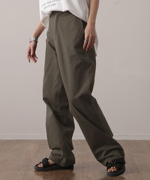 HUG.U（ハグユー）の「ゆったりストレートパンツ（チノパンツ・レディース・クリーム/ベージュ/ネイビー/ダークグレー/グレイッシュベージュ/カーキ/ブラック・S/M/L/XL）」の5枚目の写真