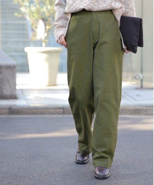 HUG.U（ハグユー）の「ゆったりストレートパンツ（チノパンツ・レディース・クリーム/ベージュ/ネイビー/ダークグレー/グレイッシュベージュ/カーキ/ブラック・S/M/L/XL）」の9枚目の写真