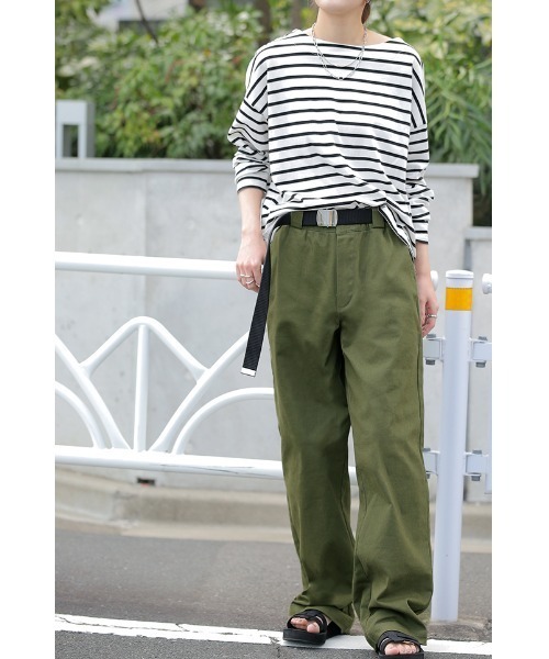 HUG.U（ハグユー）の「ゆったりストレートパンツ（チノパンツ・レディース・クリーム/ベージュ/ネイビー/ダークグレー/グレイッシュベージュ/カーキ/ブラック・S/M/L/XL）」の10枚目の写真