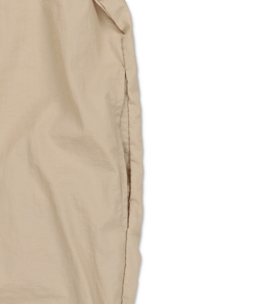 SPINNS(スピンズ)の「ノームコア/フード付きナイロントップスChelsea(スウェット・メンズ・ホワイト系その他/ベージュ系その他/ネイビー/グリーン系その他/ブラック・ONESIZE)」の13枚目の写真