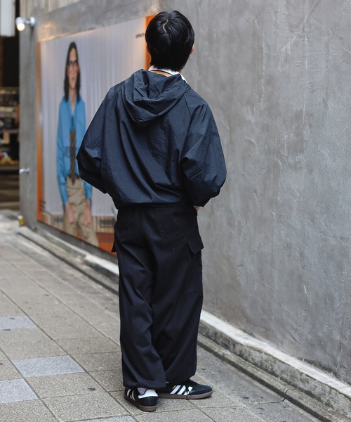 SPINNS(スピンズ)の「ノームコア/フード付きナイロントップスChelsea(スウェット・メンズ・ホワイト系その他/ベージュ系その他/ネイビー/グリーン系その他/ブラック・ONESIZE)」の7枚目の写真