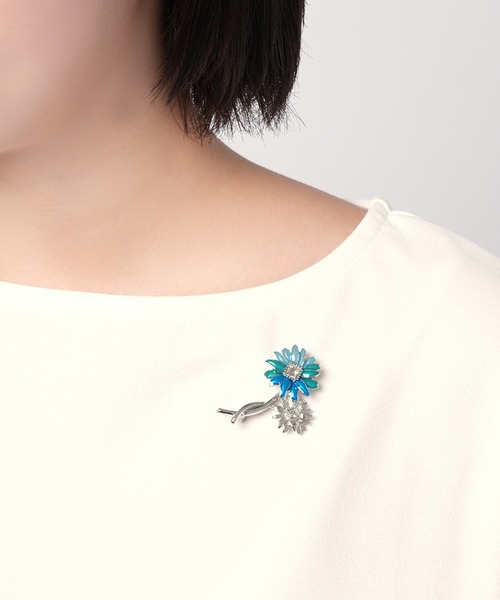 LANVIN en Bleu(ランバンオンブルー)の「グラデーション マーガレットブローチ(ブローチ/コサージュ・レディース・ピンク/ブルー・ONE SIZE)」の13枚目の写真