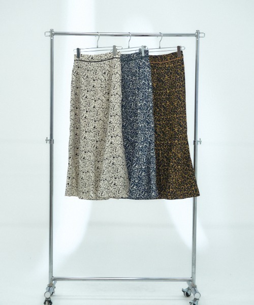 Muel Chic(ミュエルシック)の「Mira leopard skirt ミラレオパードスカート(スカート・レディース・ブラック/ネイビー/ホワイト・FREE)」の3枚目の写真