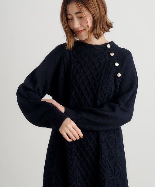 grove（グローブ）の「◆ケーブルサイドプリーツニットワンピース（ワンピース・レディース・チャコールグレー/ナチュラル/ネイビー/ボルドー・02/03/01/04/05）」の7枚目の写真