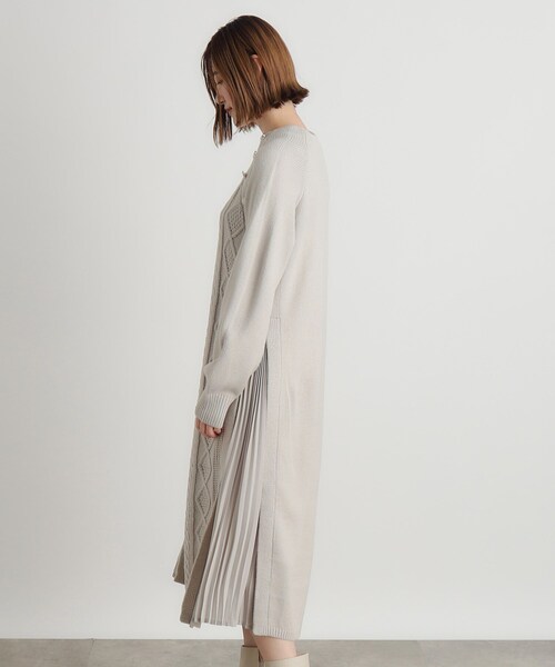 grove（グローブ）の「◆ケーブルサイドプリーツニットワンピース（ワンピース・レディース・チャコールグレー/ナチュラル/ネイビー/ボルドー・02/03/01/04/05）」の12枚目の写真