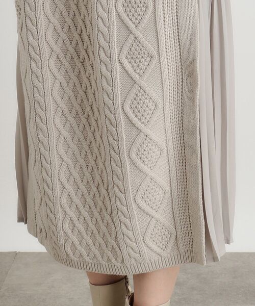 grove（グローブ）の「◆ケーブルサイドプリーツニットワンピース（ワンピース・レディース・チャコールグレー/ナチュラル/ネイビー/ボルドー・02/03/01/04/05）」の16枚目の写真