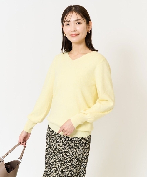 a.v.v(アーヴェヴェ)の「【洗える】Vネックパフスリーブニット【WEB限定】(ニット/セーター・レディース・ダークインディゴブルー/ネイビー/モカ/クリーム/ライトピンク/ライラック・34/36/40/38/42)」の2枚目の写真