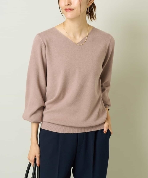 a.v.v(アーヴェヴェ)の「【洗える】Vネックパフスリーブニット【WEB限定】(ニット/セーター・レディース・ダークインディゴブルー/ネイビー/モカ/クリーム/ライトピンク/ライラック・34/36/40/38/42)」の1枚目の写真