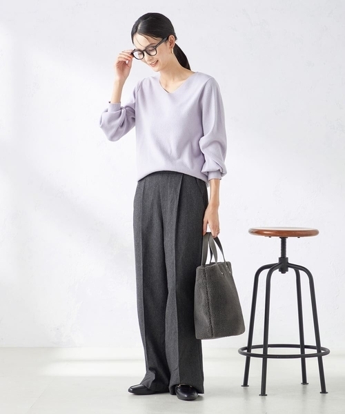 a.v.v(アーヴェヴェ)の「【洗える】Vネックパフスリーブニット【WEB限定】(ニット/セーター・レディース・ダークインディゴブルー/ネイビー/モカ/クリーム/ライトピンク/ライラック・34/36/40/38/42)」の7枚目の写真