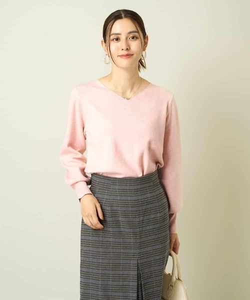 a.v.v(アーヴェヴェ)の「【洗える】Vネックパフスリーブニット【WEB限定】(ニット/セーター・レディース・ダークインディゴブルー/ネイビー/モカ/クリーム/ライトピンク/ライラック・34/36/40/38/42)」の11枚目の写真