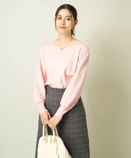 a.v.v(アーヴェヴェ)の「【洗える】Vネックパフスリーブニット【WEB限定】(ニット/セーター・レディース・ダークインディゴブルー/ネイビー/モカ/クリーム/ライトピンク/ライラック・34/36/40/38/42)」の12枚目の写真