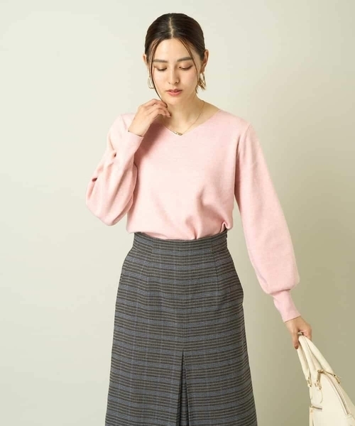a.v.v(アーヴェヴェ)の「【洗える】Vネックパフスリーブニット【WEB限定】(ニット/セーター・レディース・ダークインディゴブルー/ネイビー/モカ/クリーム/ライトピンク/ライラック・34/36/40/38/42)」の13枚目の写真