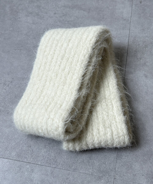 Thevon（ゼボン）の「シャギーリブニットマフラー（マフラー・レディース・ベージュ/アイボリー/レッド・FREE）」の8枚目の写真