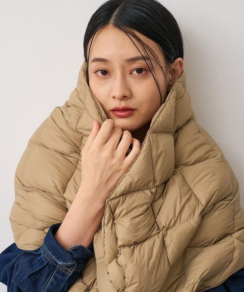 TAION(タイオン)の「【TAION】リバーシブルダウンストール(ストール/ショール・レディース・グレイッシュベージュ/チョコ/ブラック/オフホワイト/カーキ・フリー)」の1枚目の写真