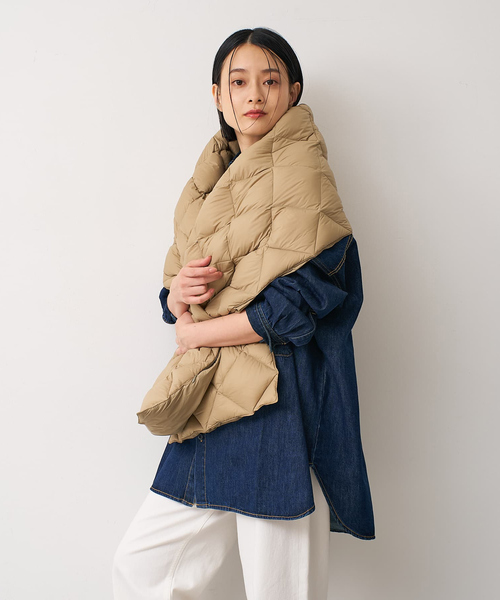 TAION(タイオン)の「【TAION】リバーシブルダウンストール(ストール/ショール・レディース・グレイッシュベージュ/チョコ/ブラック/オフホワイト/カーキ・フリー)」の12枚目の写真